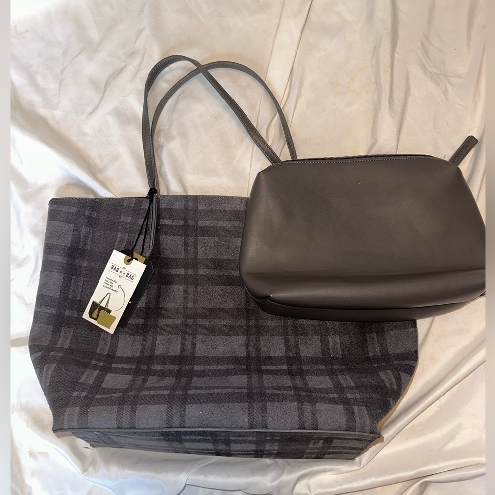 BRAND NEW TOTE BAG WITH TAGS (Never used)p